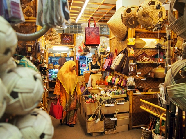 Central Market Kuala Lumpur: Culture, Heritage, Art and Craft Central Market Kuala Lumpur: Culture, Heritage, Art and Craft