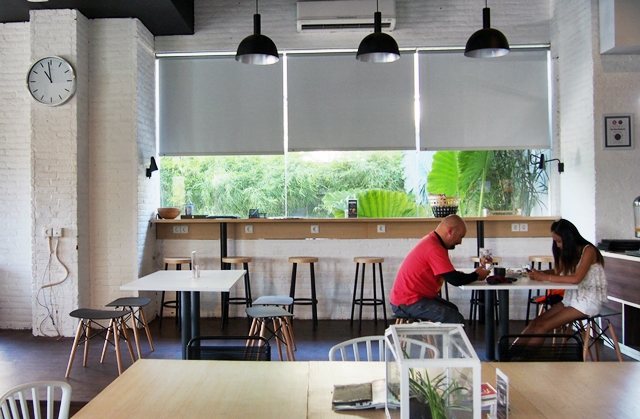 Ke Bali Cuma Transit?! Tetap Syantik Karena Berry Biz Sunset Road Hotel Ke Bali Cuma Transit?! Tetap Syantik Karena Berry Biz Sunset Road Hotel
