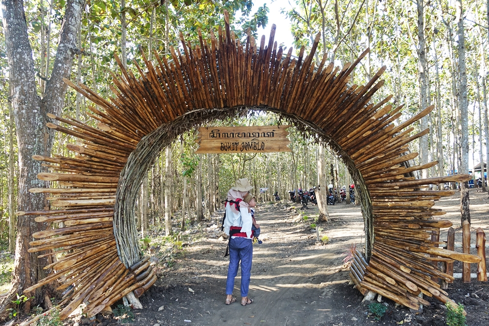 Bersarang di Bukit Jomblo