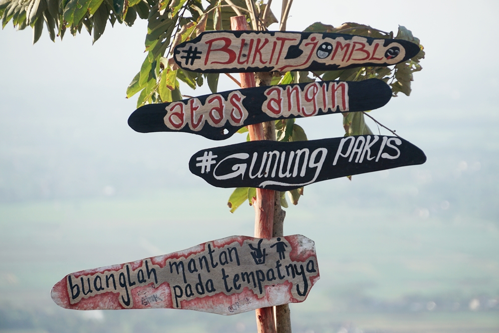 Bersarang di Bukit Jomblo