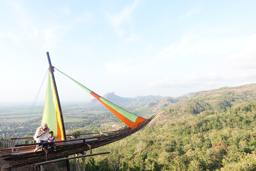 Bersarang di Bukit Jomblo